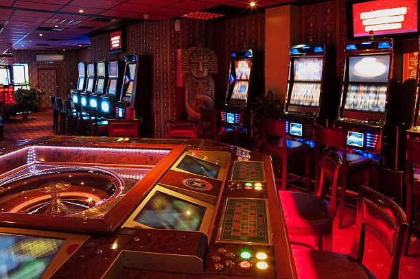 CQ9 game library displayed on silva4d mobile app showing slot and live-dealer categories